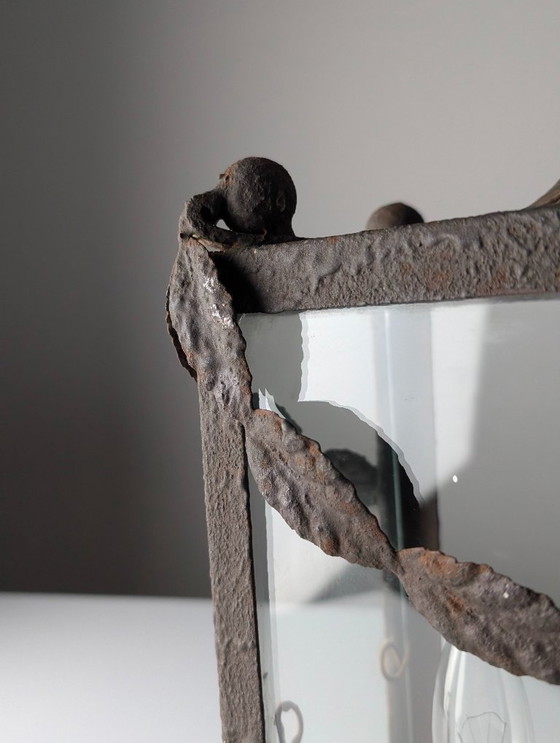 Image 1 of Lanterna in ferro battuto con pannelli in vetro, motivi fogliati