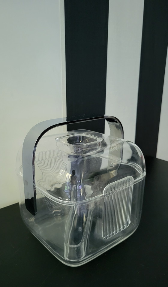 Legendärer transparenter Guzzini-Eiskübel aus den 1970er Jahren. – Küchenzubehör, Plastic, Chrome (photo 3 of 9)