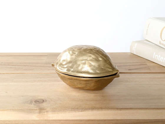 Image 1 of Cascanueces de nogal y latón de mediados de siglo | Decoración navideña de latón macizo