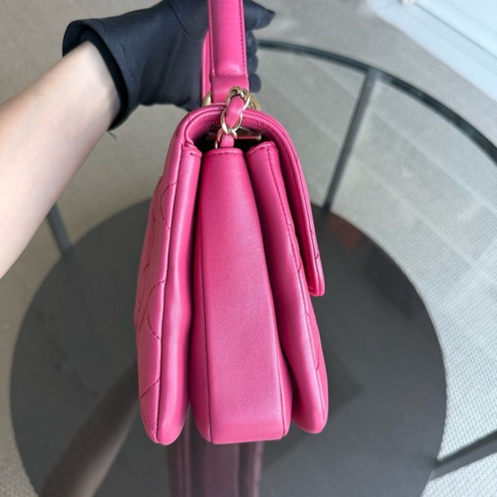 Image 1 of Borsa Chanel Trendy CC piccola - Pelle di agnello trapuntata rosa acceso con finiture dorate, serie 26