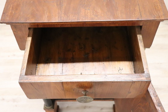 Image 1 of Antico comodino in noce, Italia, inizio XIX secolo