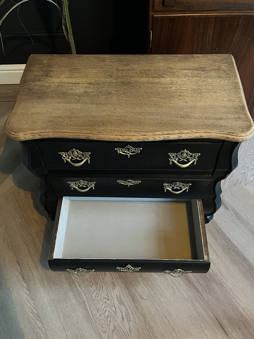 Armoire à panse restaurée