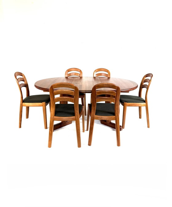 Image 1 of Vintage extendable Danish teak dining table '70s