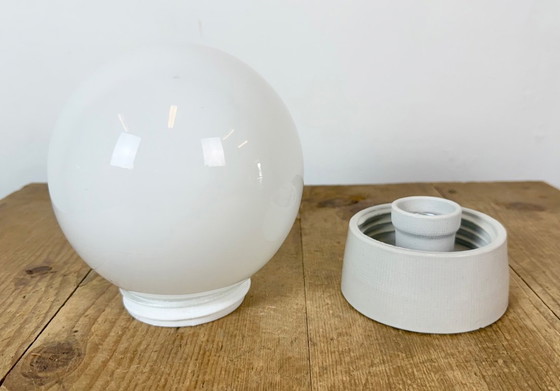Vintage White Porcelain Ceiling Light with Milk Glass, 1960s – Plafonniers (photo 5 of 11)