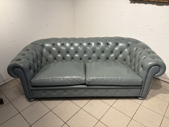 Image 1 of Canapé Chesterfield spacieux en cuir 2 places