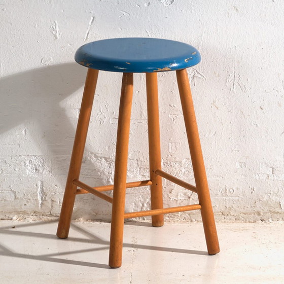 Taburete de madera antiguo con asiento redondo – Europa Central, circa 1950 – Rustic (photo 4 of 40)