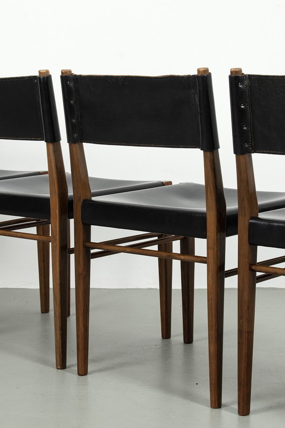 Image 1 of Ensemble de 5 chaises vintage en cuir robuste