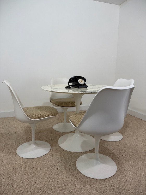 Set Tulip – tavolo Knoll International in marmo e 4 sedie – Eero Saarinen – Tavoli da pranzo (photo 2 of 15)