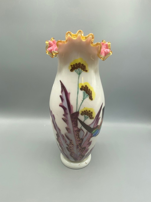 Vase en opaline émaillée polychrome à bordure festonnée rose et or – Époque Napoléon III – glazen karaffen, Gold, Glass
