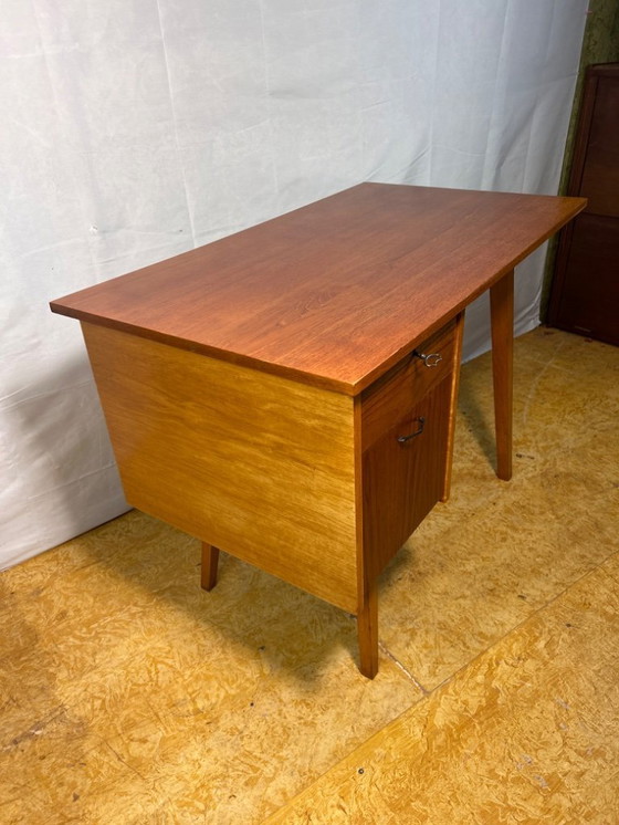 Image 1 of Mid-Century Retro Vintage Teak Klein Bureau Jaren 60, Deens Design Invloed Charmant Functioneel