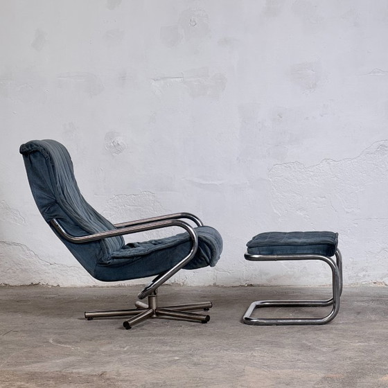 Image 1 of Sillón de acero tubular azul/gris con reposapiés, década de 1960 – Estado original