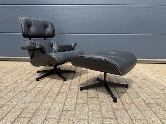 Image 1 of 2x Original Vitra Eames Lounge chair + Ottoman Full Black version in MINT CONDITION!!