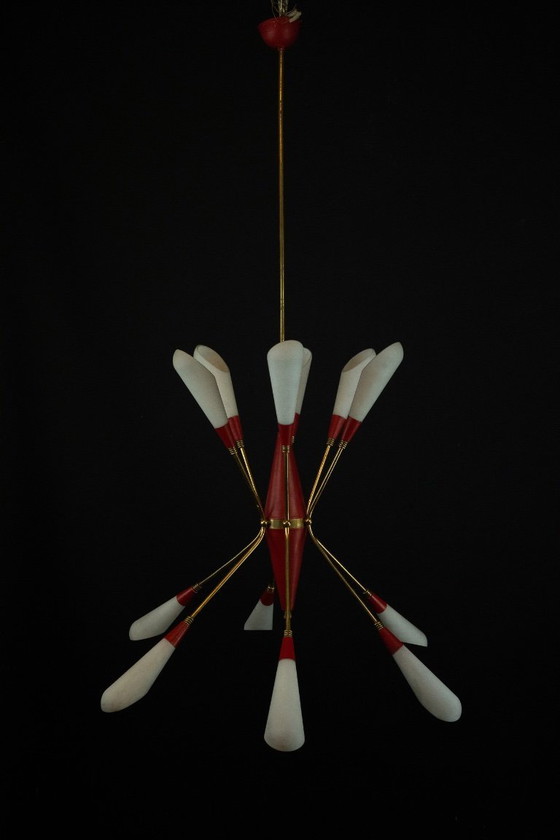 Image 1 of Araña de 12 luces de mediados de siglo a la manera de Stilnovo. Italia años 50