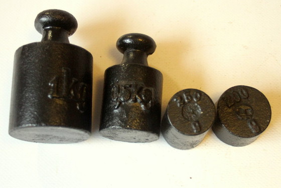 Image 1 of Set con 4 pesi in ferro (1x 1 kg - 0,5 kg - 250 g - 200 g ciascuno)