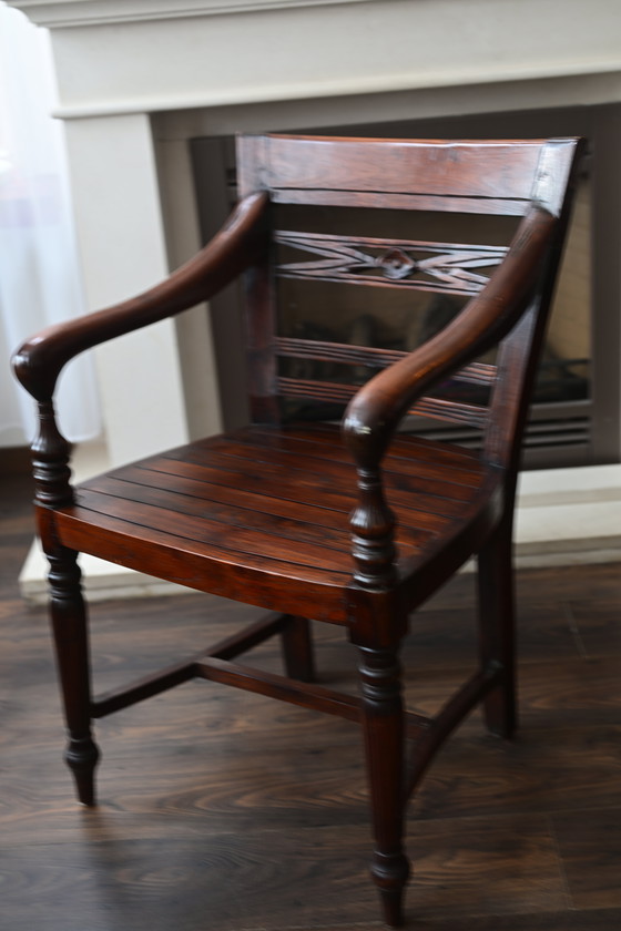 Image 1 of Antieke Engelse Armstoel van Massief Hout