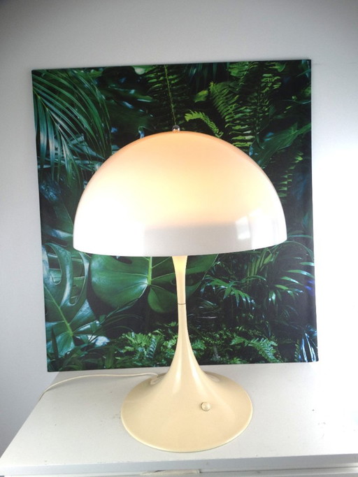Louis Poulsen Pantella 23430 table lamp