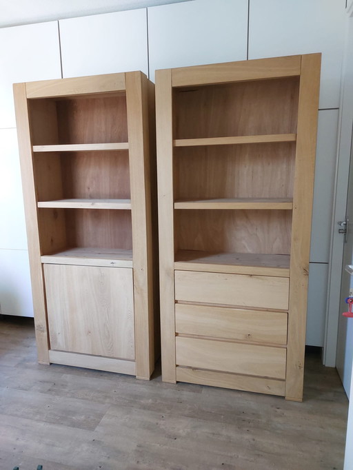 Set of 2 light oak cabinets