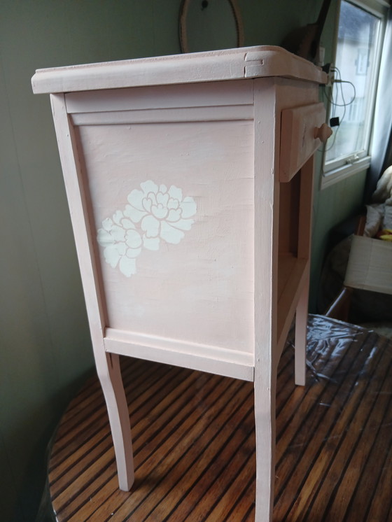 Image 1 of Table de nuit enfant relooke