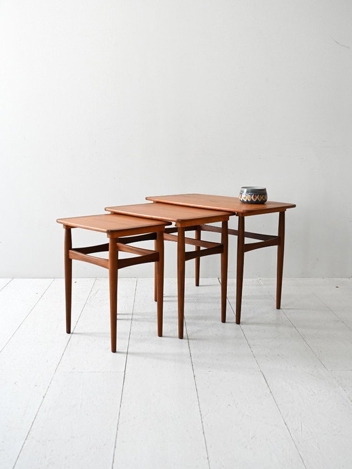 1960 Scandinavische teakhouten nesttafels set van 3