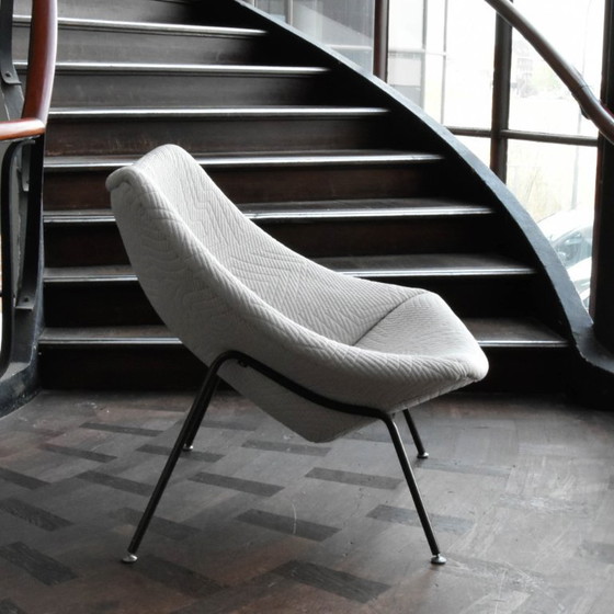 Image 1 of Artifort Oyster fauteuil
