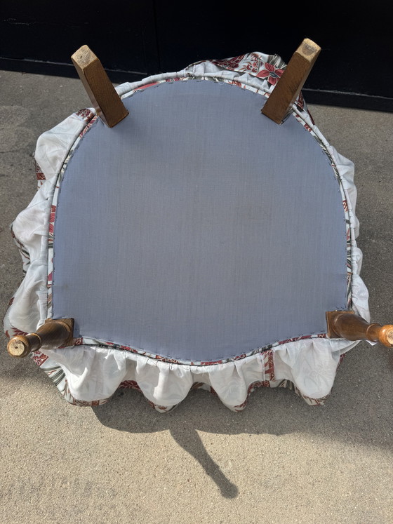 Image 1 of Poltrona antica a forma di fungo in raso floreale