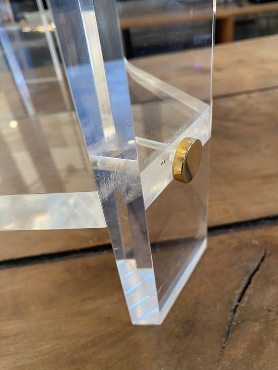 Image 1 of Table basse bout de canapé triangulaire plexiglas altuglas style David Lange vintage années 70