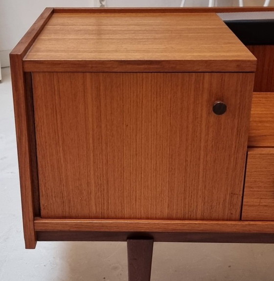 Image 1 of Aparador de mediados de siglo