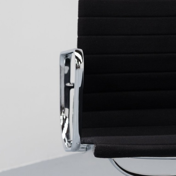 Image 1 of Chaise Eames EA 108 Vitra années 90