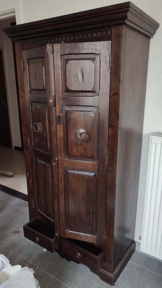 Image 1 of Armoire murale de style colonial.