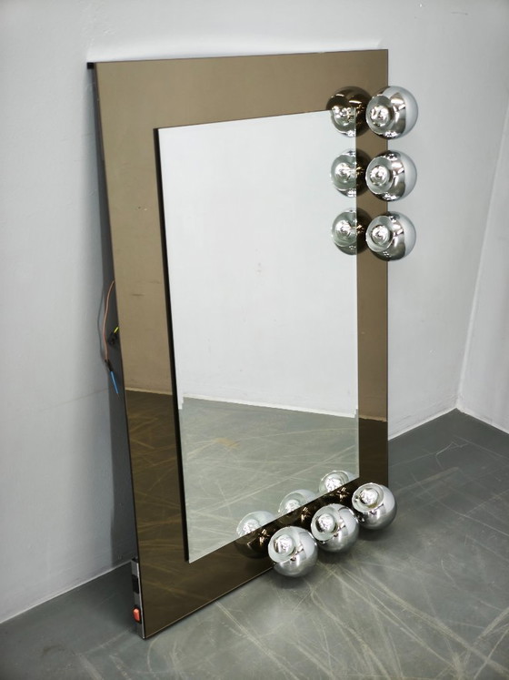 Specchio italiano Space Age con sei luci a occhio cromate, anni '70 – Metal (photo 11 of 11)