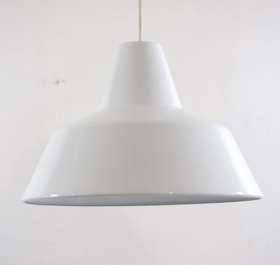 Image 1 of Suspension Louis Poulsen en émail blanc vintage léger