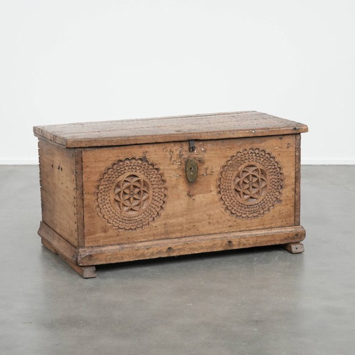 Antique Spanish chest made of walnut wood with beautiful carvings