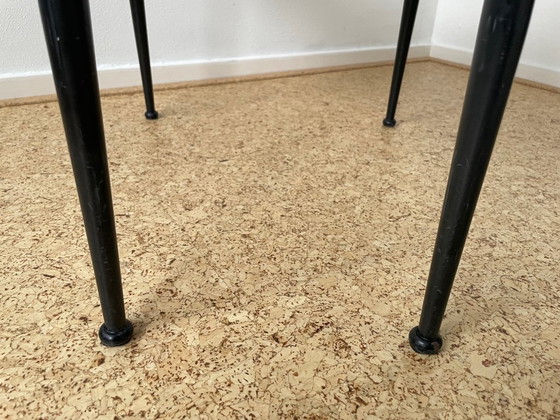 Image 1 of Een paar vintage zwarte leren Italiaanse design eetkamerstoelen (Fasem S44)