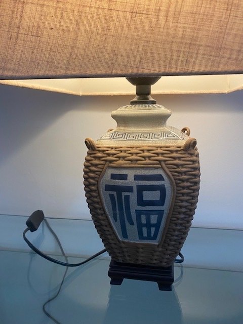 Image 1 of SET VAN 2 CHINESE TAFELLAMP VOETEN IN KERAMIEK OP HOUTEN VOET