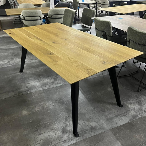 Sato – Bert Plantagie, eettafels