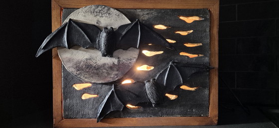 Image 1 of Luce d'atmosfera in ceramica fatta a mano con pipistrelli