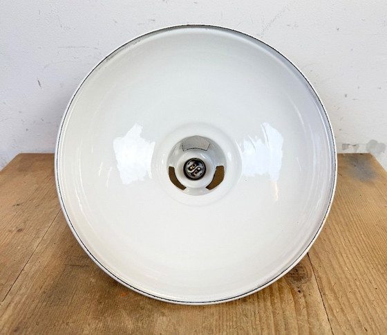 Image 1 of Industriële witte geëmailleerde fabriekshanglamp van Thorlux, jaren 60