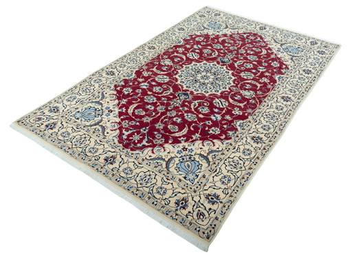 Hand-knotted Persian carpet Nain 9La with silk content - 267 x 167 cm - Red background with floral ornaments
