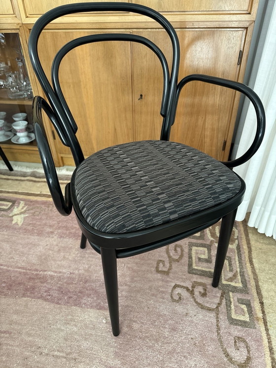 Image 1 of 6X Thonet Bentwood Chairs Black 214 P Like New, Two With Armrests