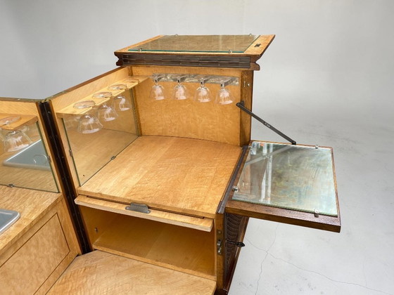 Image 1 of Raro mueble bar transformable/barra seca, Alemania circa 1950, con madera de arce ojo de pájaro y herrajes originales.