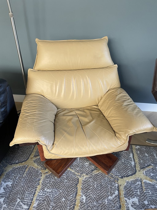 Fauteuil en cuir lourd