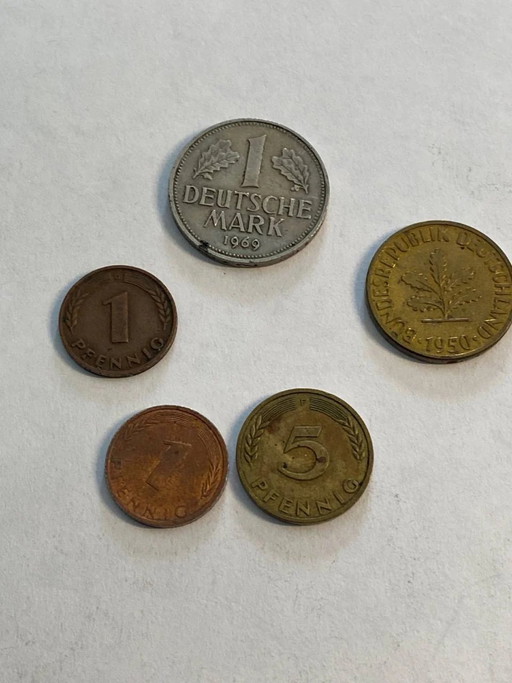 Lot of old coins from West Germany – Deutsche Mark and Pfennig – decoratieve objecten