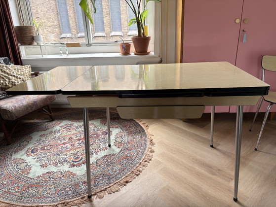 Image 1 of Vintage formica eettafel (uitschuifbaar) met 4 stoelen