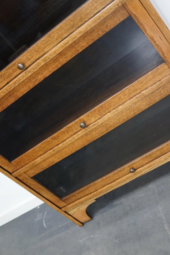 Image 1 of Duitse eiken boekenkast met schuifdeuren in de stijl van Globe Wernicke, ca. jaren 1930