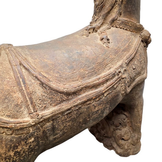 Image 1 of Caballo de terracota antiguo procedente de un templo de la India.