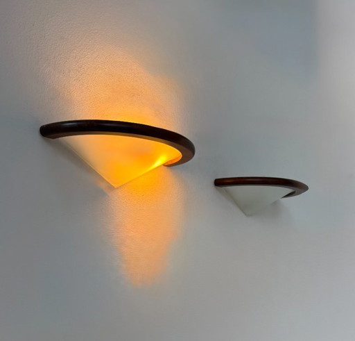 Coppia di applique vintage, legno e vetro smerigliato, Francia, 1970