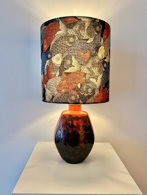 Kabellose Tischlampe – auch für Balkon oder Terrasse geeignet – gefertigt aus einer Vintage-Keramikvase von S. P. Gerz.