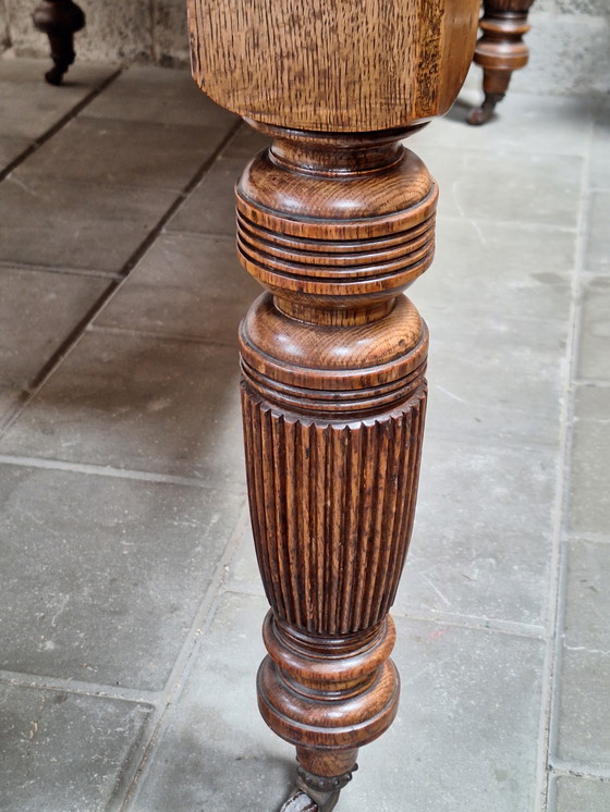 Image 1 of Ancienne table de salle à manger victorienne avec guirlande