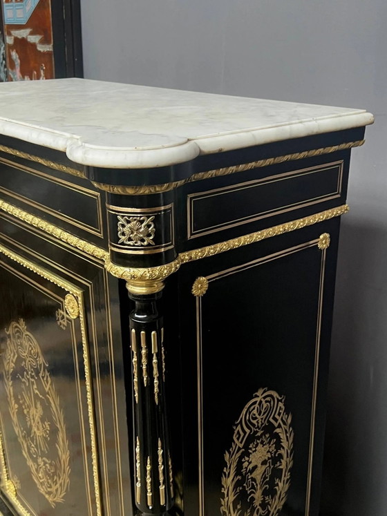 Cómoda de estilo Napoleón III, decorada con marquetería de latón y apliques de bronce dorado. – Bronze (photo 8 of 12)