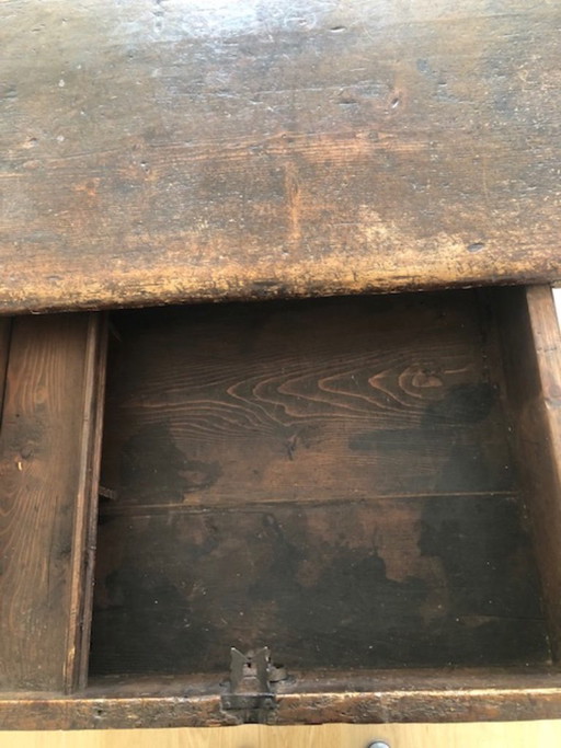 À vendre, table espagnole du XVIIIe siècle avec tiroir et compartiment de rangement supplémentaire